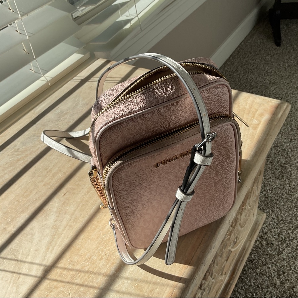 Michael Kors Blush Crossbody Bag with Gold Chain - Picture 2 of 4